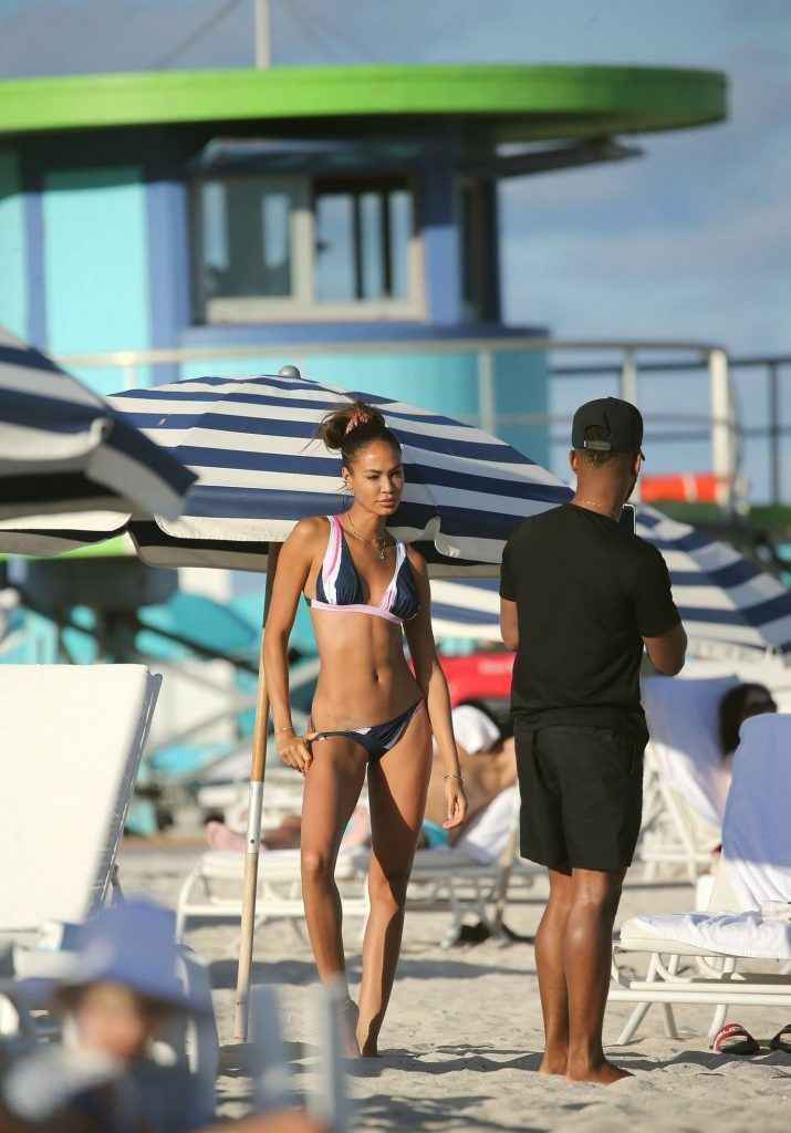 Joan Smalls en bikini à Miami