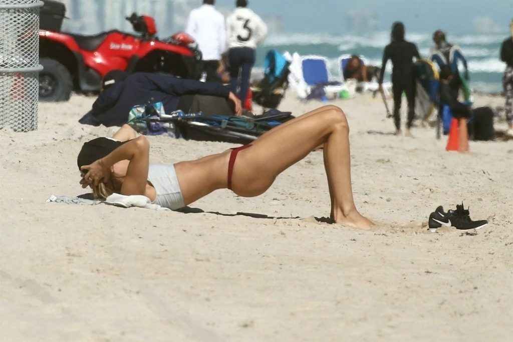 Kimberley Garner en bikini à Miami