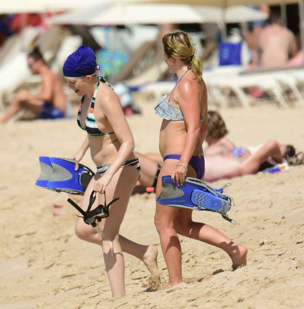 Meredith Ostrom en bikini à La Barbade