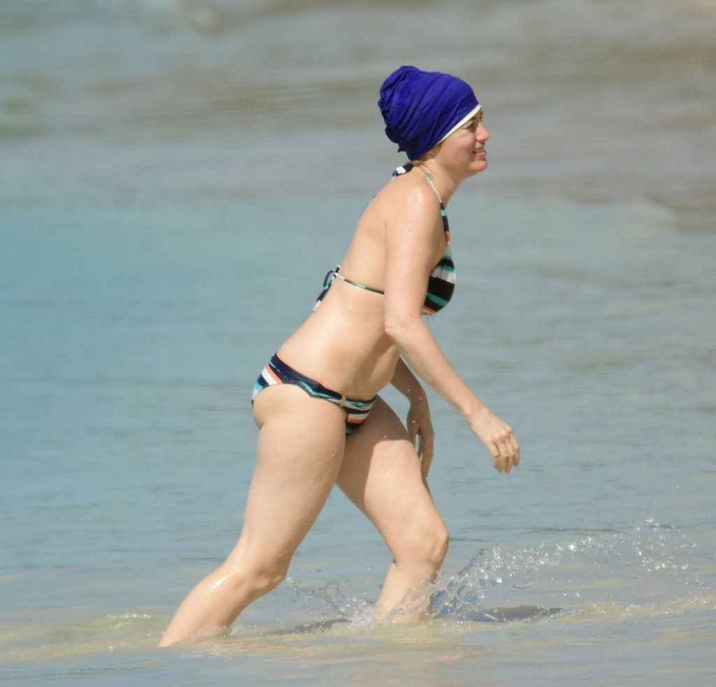 Meredith Ostrom en bikini à La Barbade