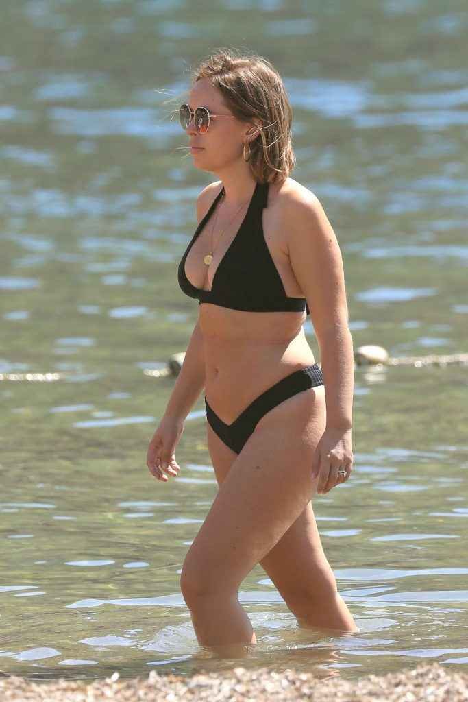 Tanya Burr en bikini à Ibiza