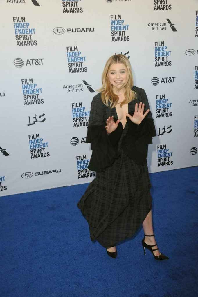 Chloe Grace Moretz ouvre le décolleté à Santa Monica