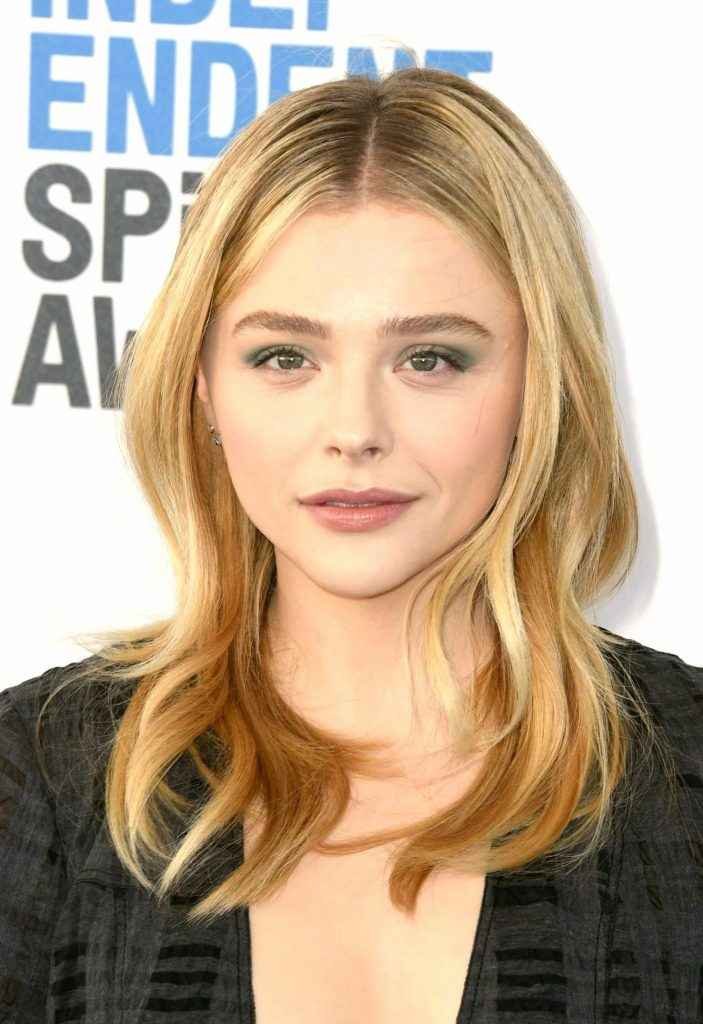 Chloe Grace Moretz ouvre le décolleté à Santa Monica