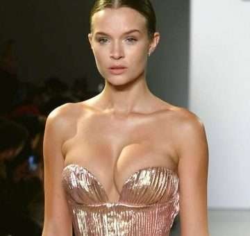 Josephine skriver ouvre le décolleté à la fashion week de New-York