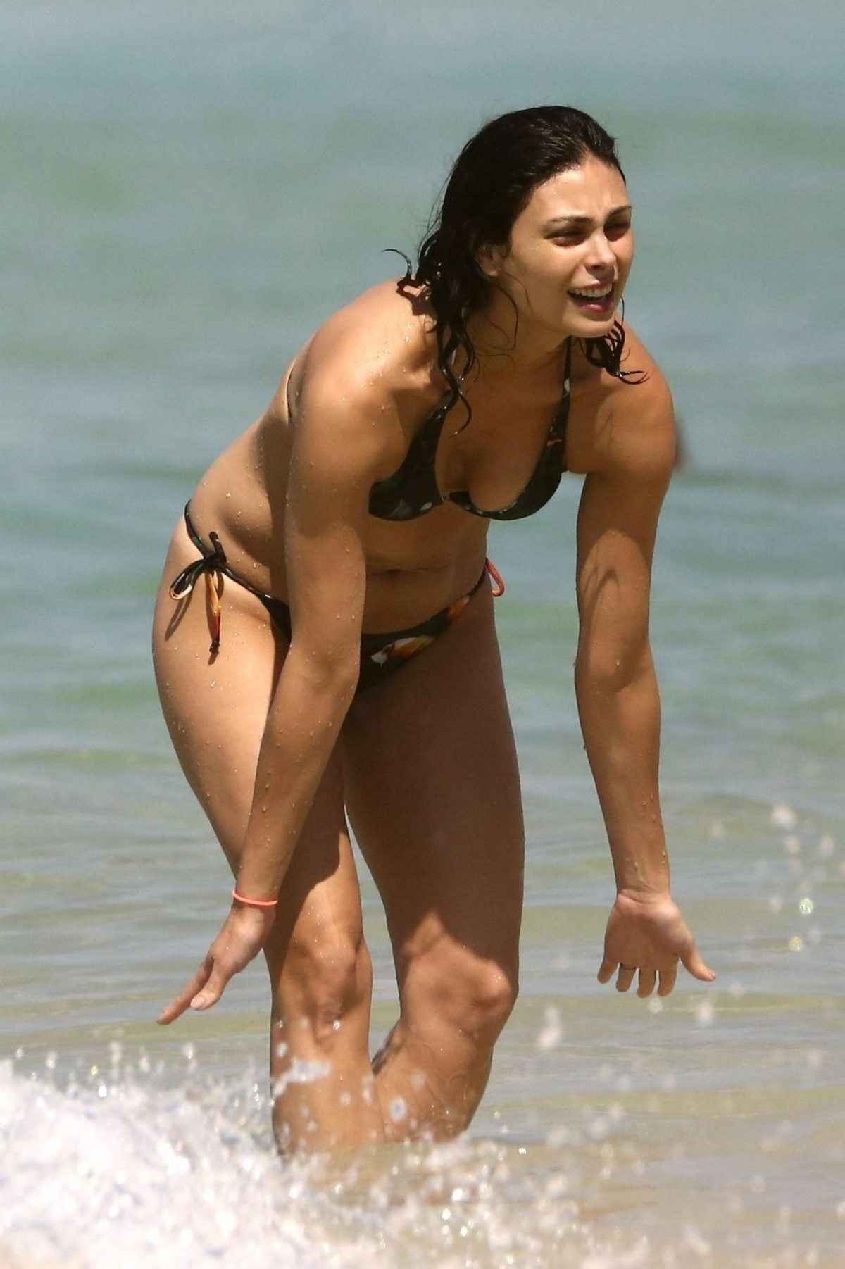 Morena Baccarin en bikini