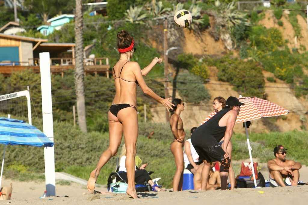 Alessandra Ambrosio en bikini à Los Angeles