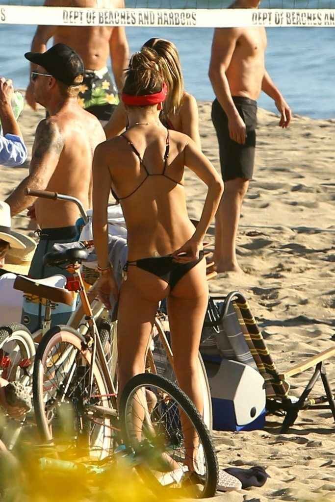 Alessandra Ambrosio en bikini à Los Angeles