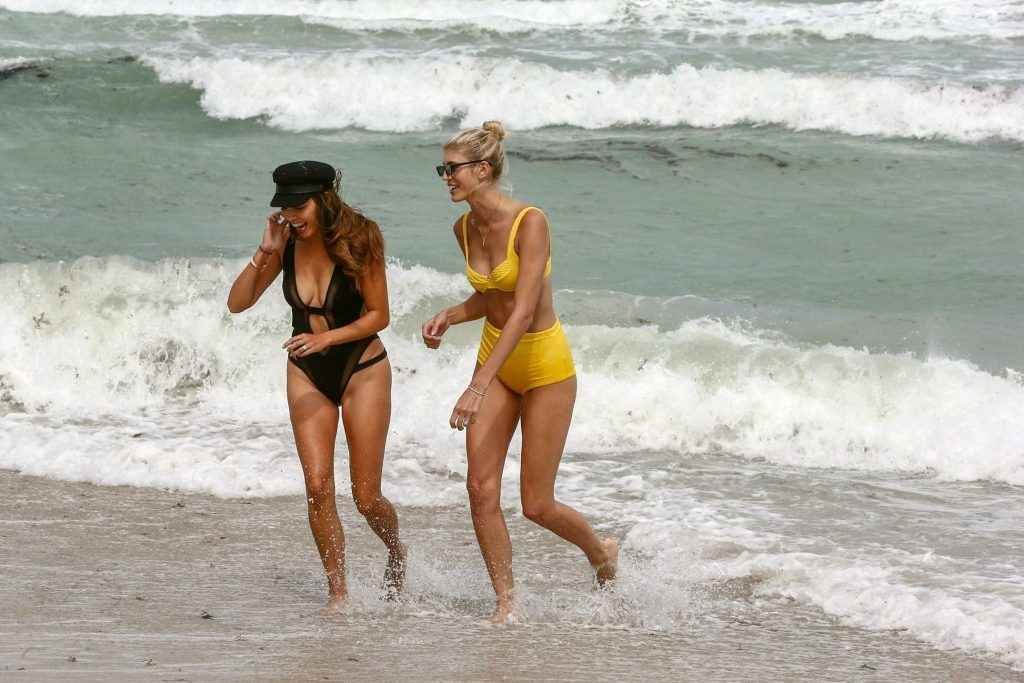 Olivia Culpo et Devon Windsor en bikini à Miami Beach