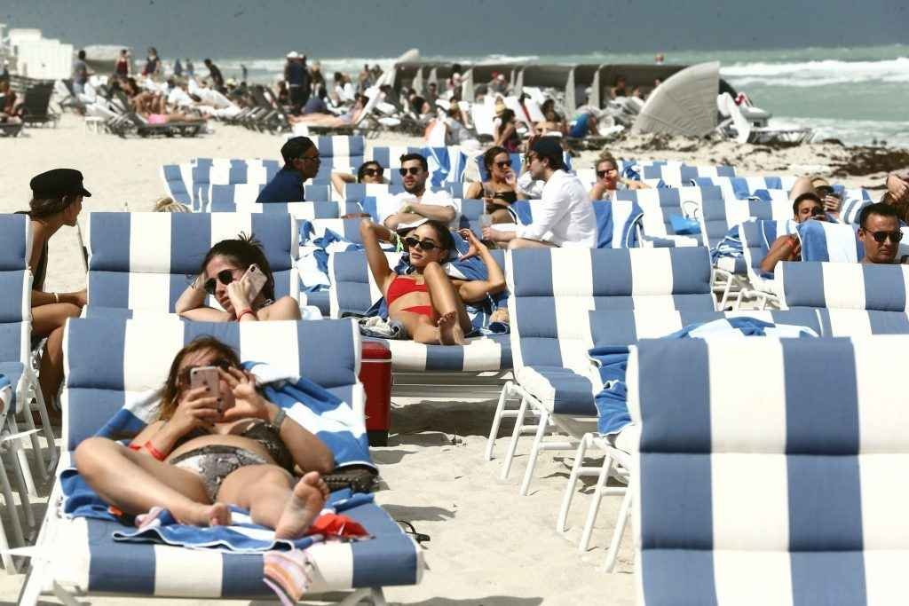 Olivia Culpo et Devon Windsor en bikini à Miami Beach