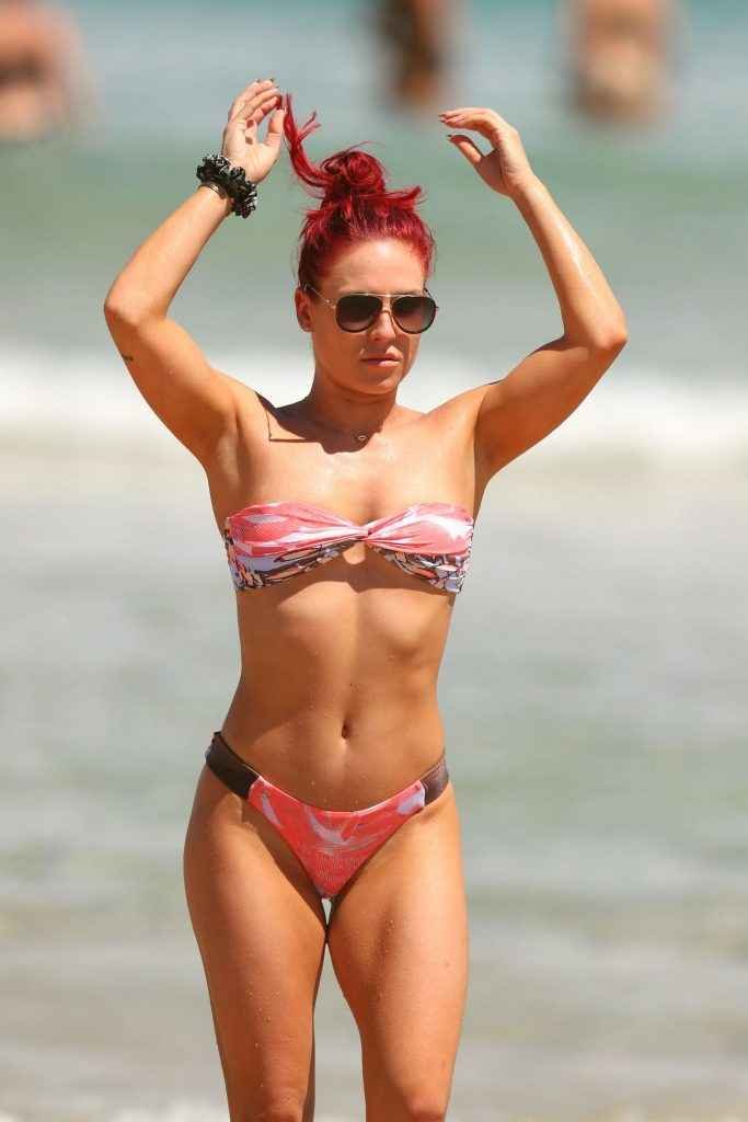 Sharna Burgess en bikini à Sydney