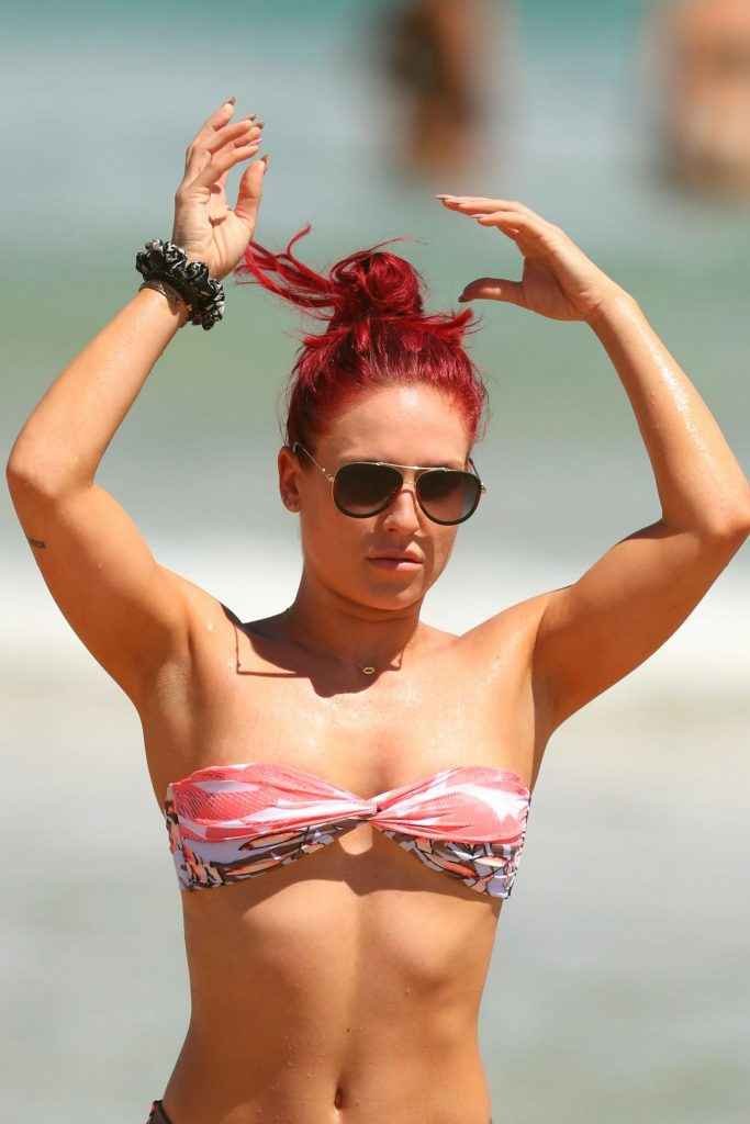 Sharna Burgess en bikini à Sydney