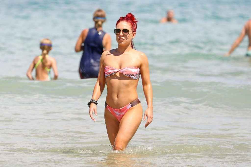 Sharna Burgess en bikini à Sydney