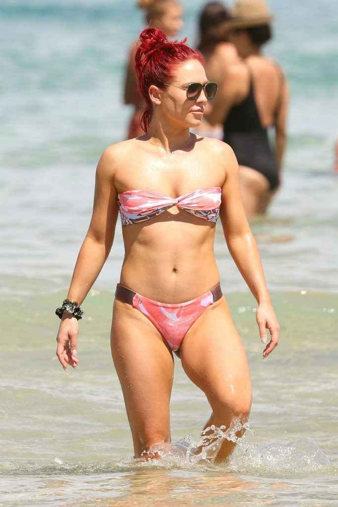 Sharna Burgess en bikini à Sydney