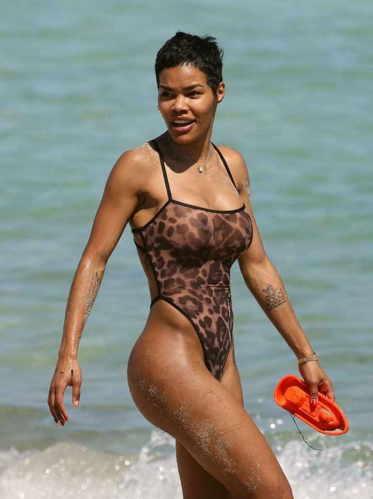 Teyana Taylor dans un maillot de bain transparent à Miami