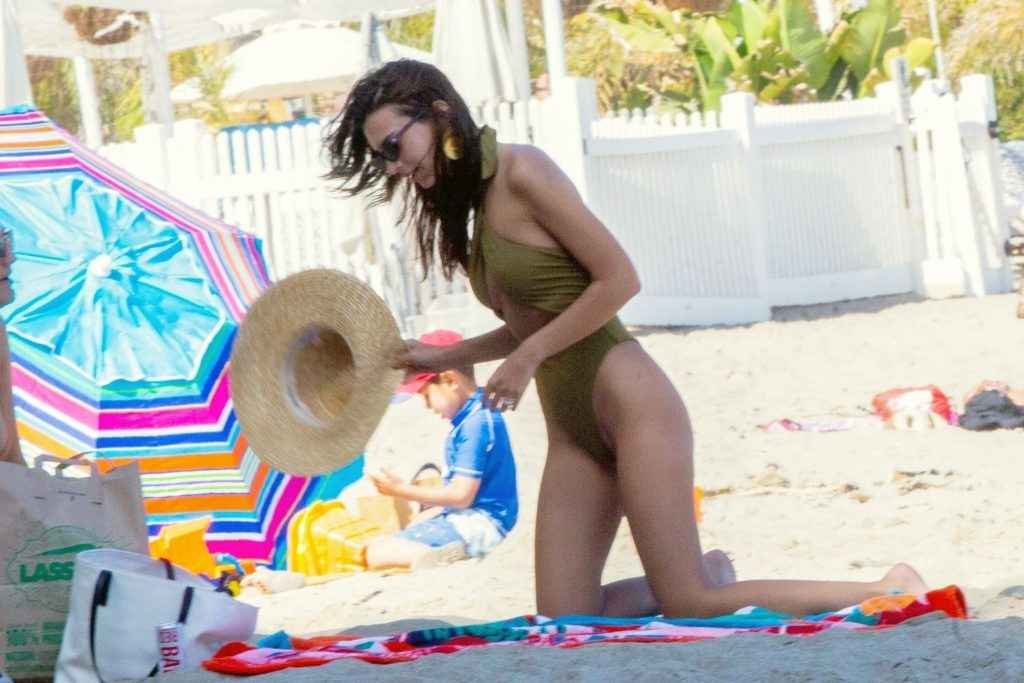 Emily Ratajkowski en maillot de bain en Italie