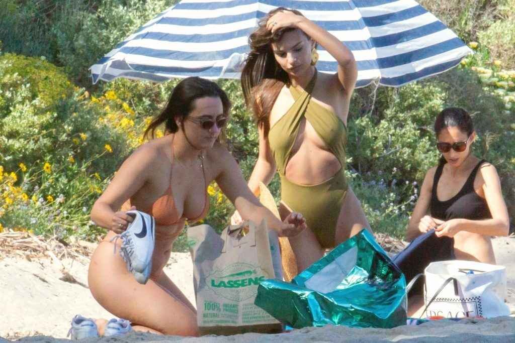 Emily Ratajkowski en maillot de bain en Italie