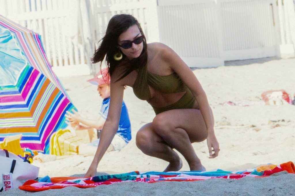 Emily Ratajkowski en maillot de bain en Italie