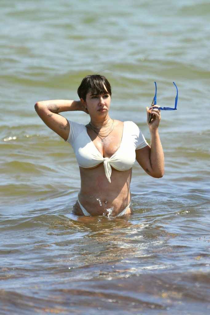 Jackie Cruz en bikini à Miami Beach