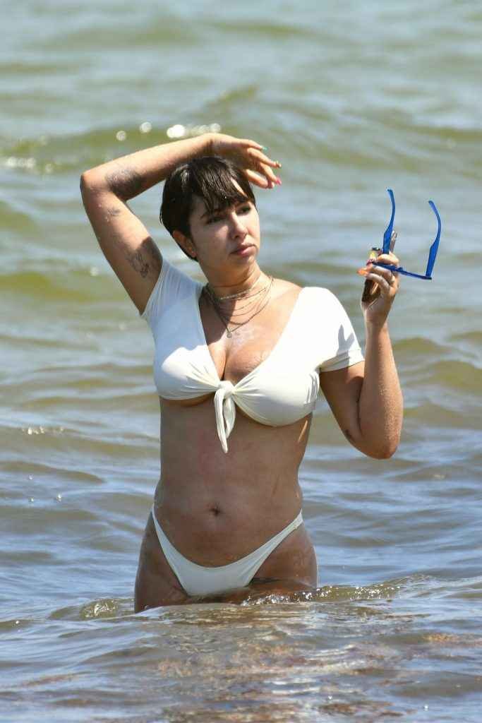 Jackie Cruz en bikini à Miami Beach