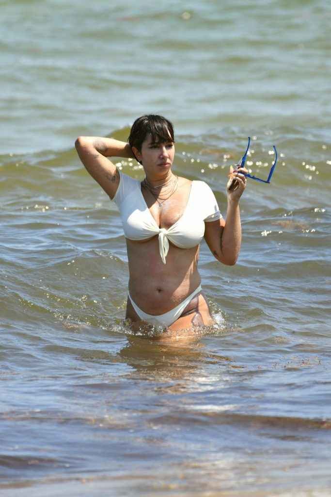 Jackie Cruz en bikini à Miami Beach