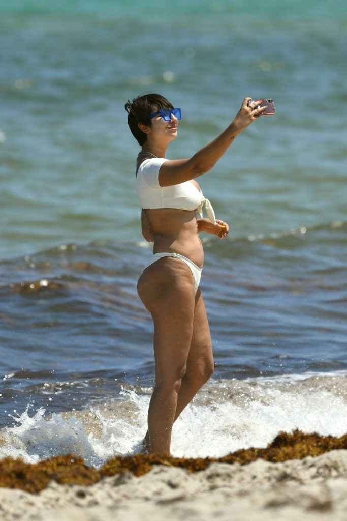 Jackie Cruz en bikini à Miami Beach