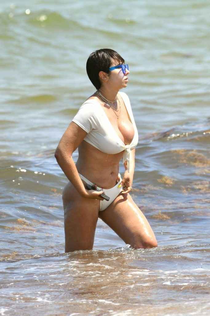 Jackie Cruz en bikini à Miami Beach