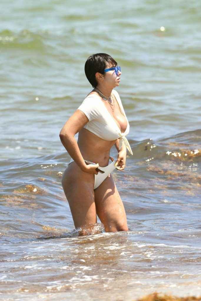 Jackie Cruz en bikini à Miami Beach