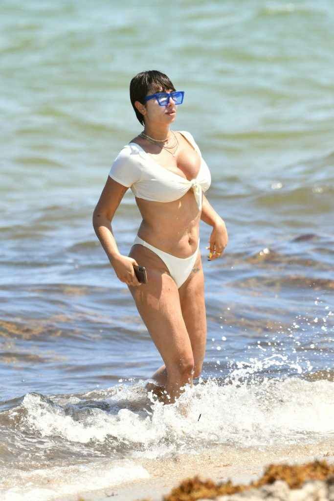 Jackie Cruz en bikini à Miami Beach