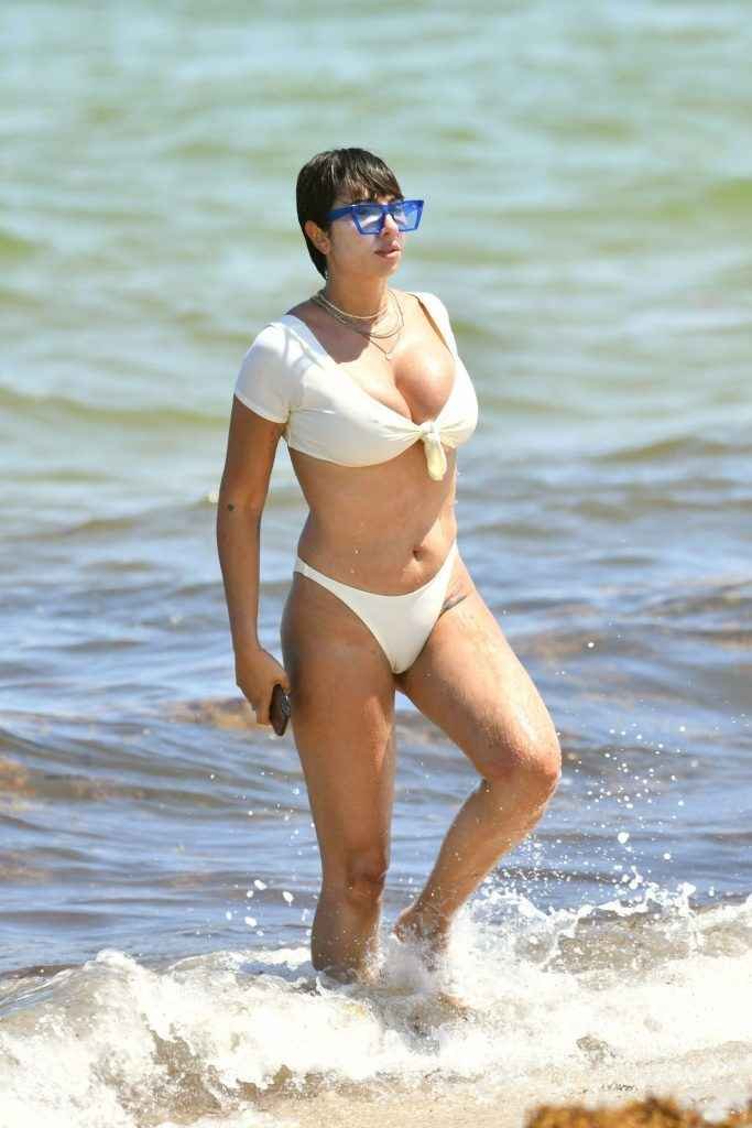 Jackie Cruz en bikini à Miami Beach