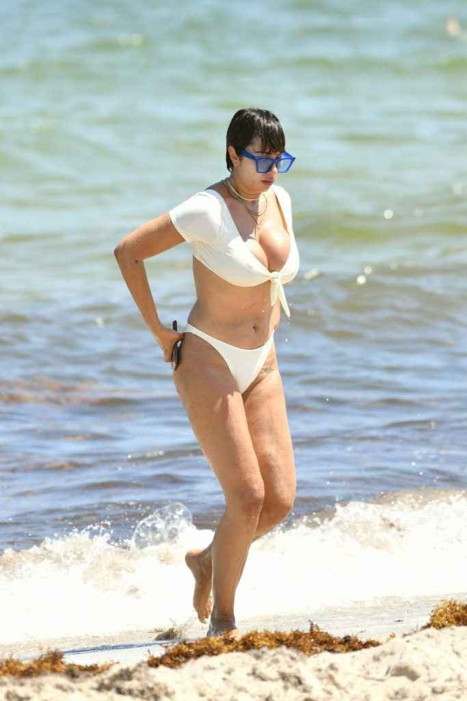 Jackie Cruz en bikini à Miami Beach