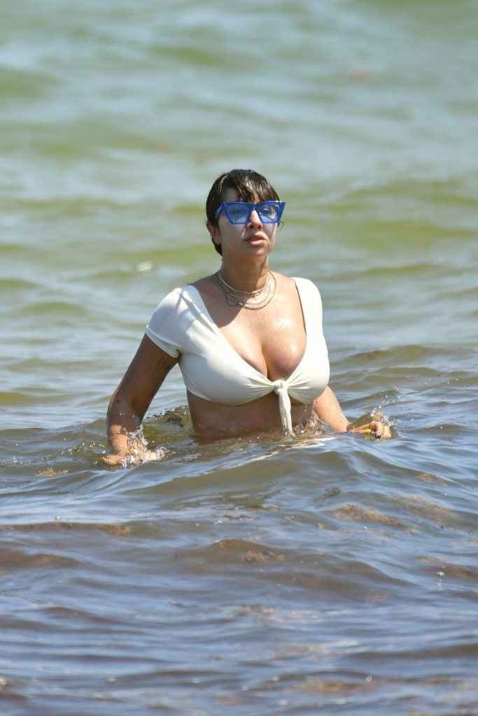 Jackie Cruz en bikini à Miami Beach