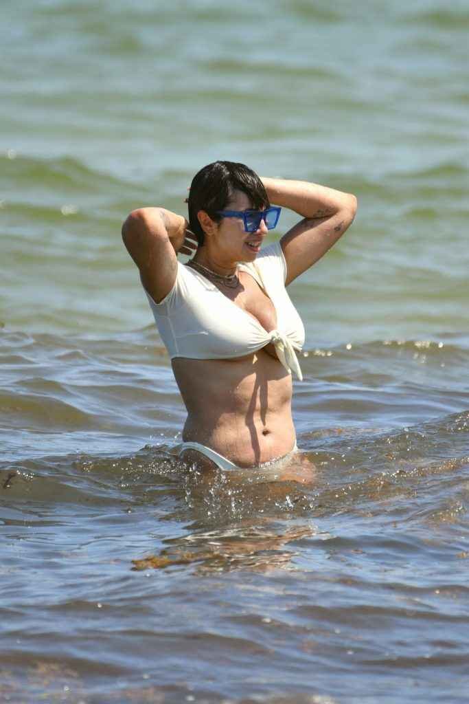 Jackie Cruz en bikini à Miami Beach