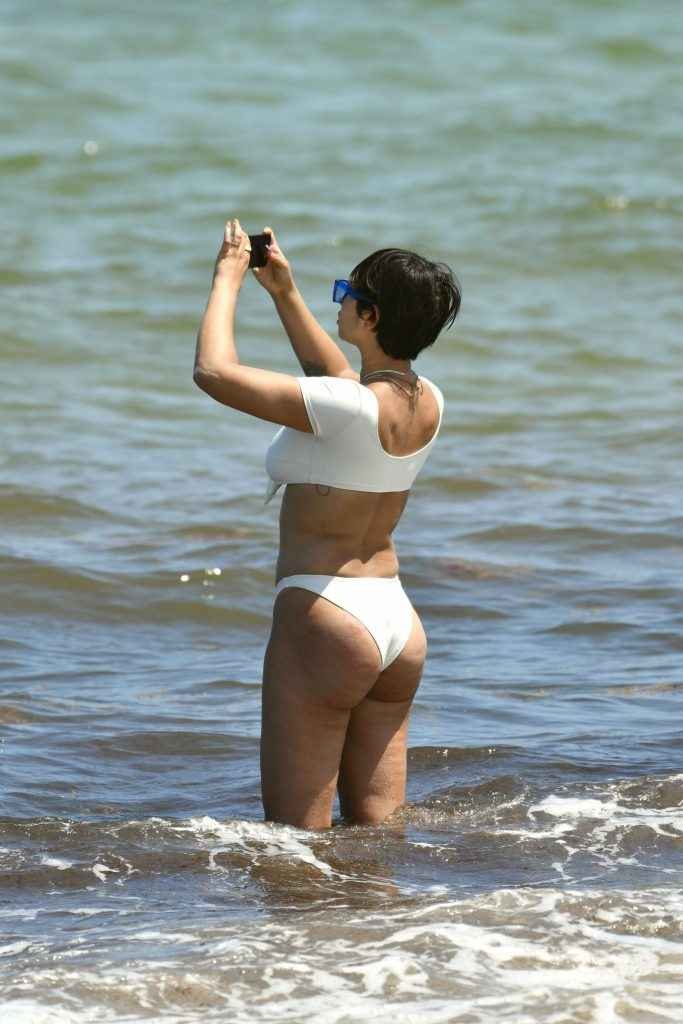 Jackie Cruz en bikini à Miami Beach