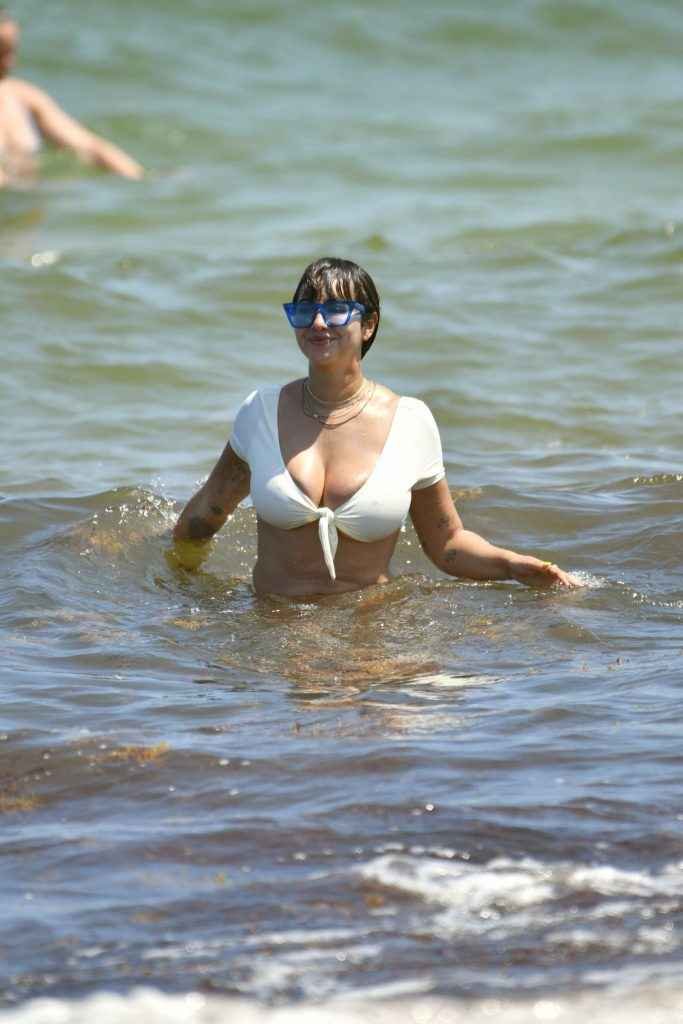 Jackie Cruz en bikini à Miami Beach