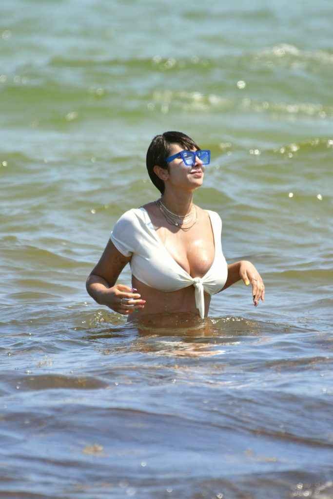 Jackie Cruz en bikini à Miami Beach