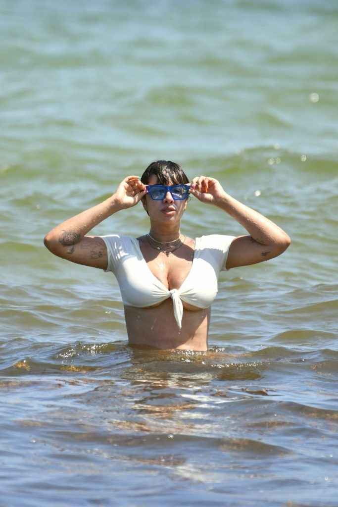 Jackie Cruz en bikini à Miami Beach