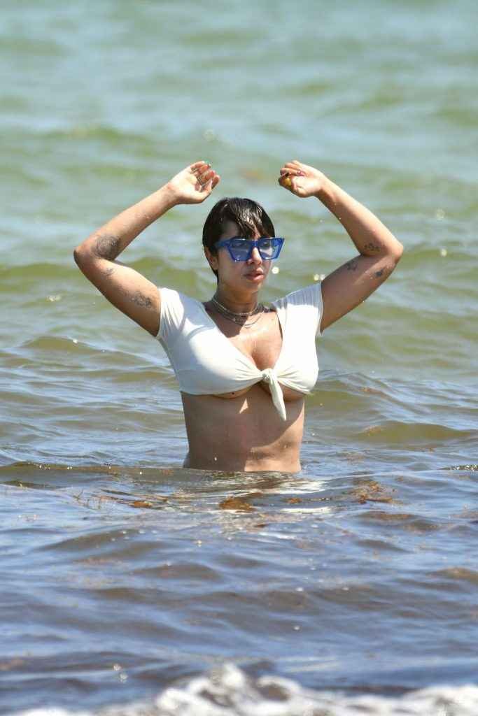 Jackie Cruz en bikini à Miami Beach