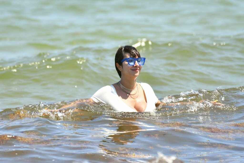 Jackie Cruz en bikini à Miami Beach