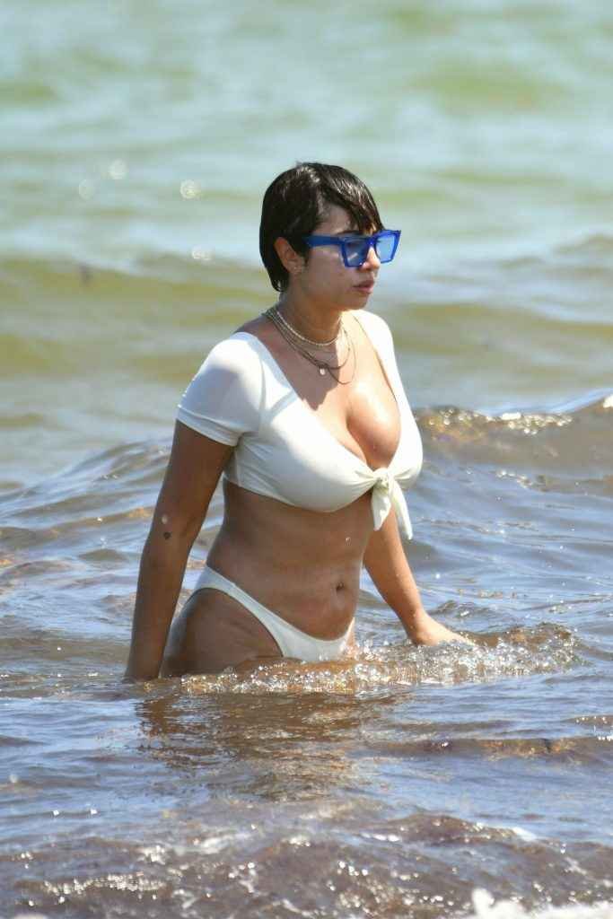 Jackie Cruz en bikini à Miami Beach