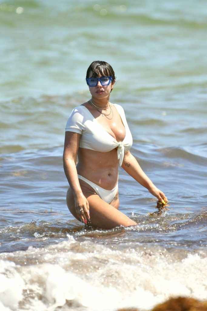 Jackie Cruz en bikini à Miami Beach