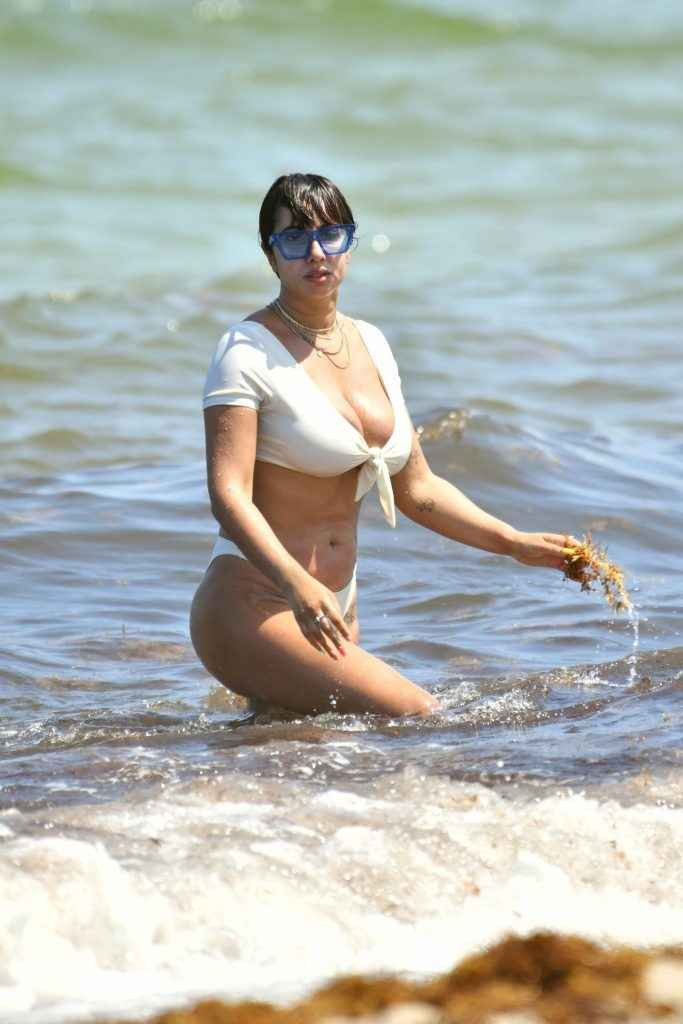 Jackie Cruz en bikini à Miami Beach