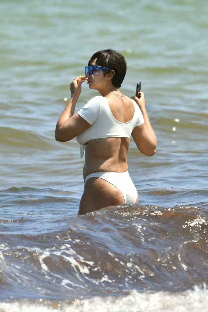 Jackie Cruz en bikini à Miami Beach