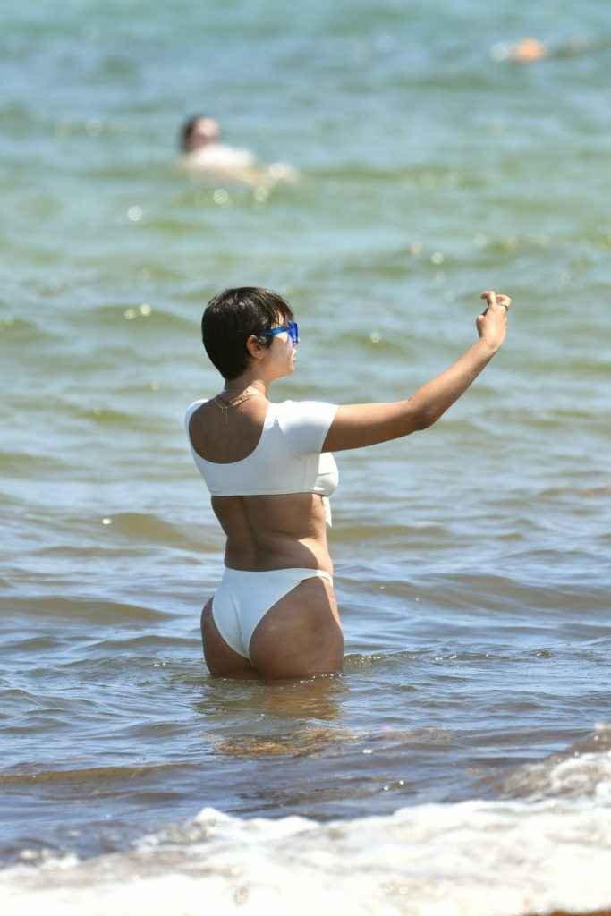 Jackie Cruz en bikini à Miami Beach