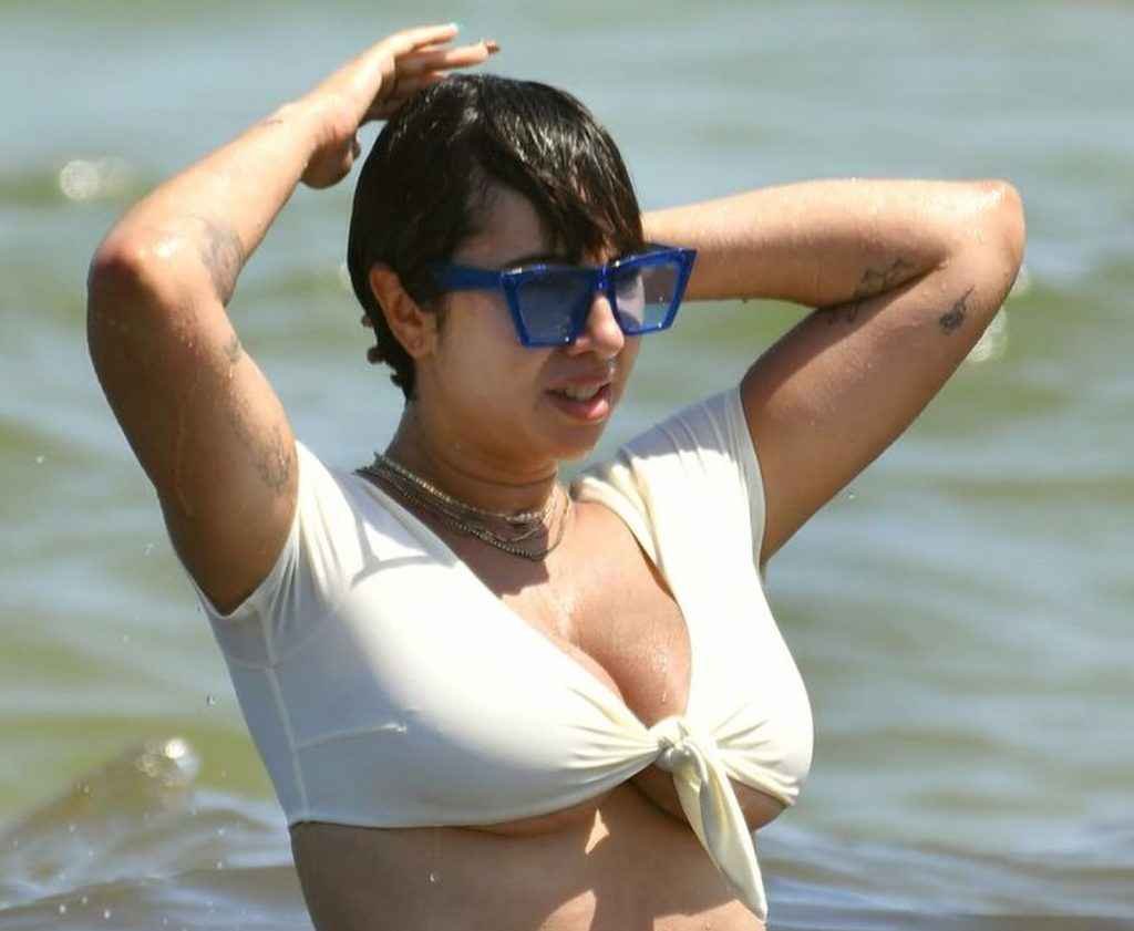 Jackie Cruz en bikini à Miami Beach