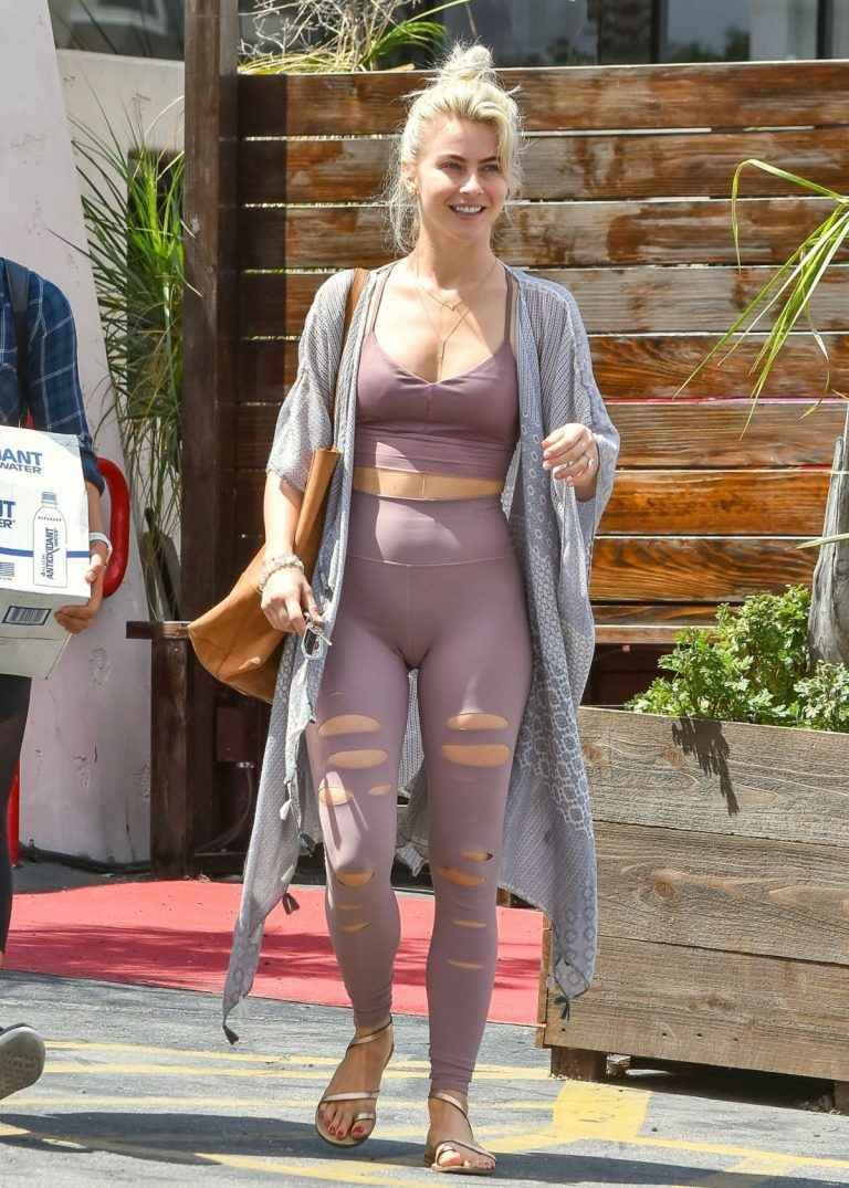 Julianna Hough en collants à Los Angeles