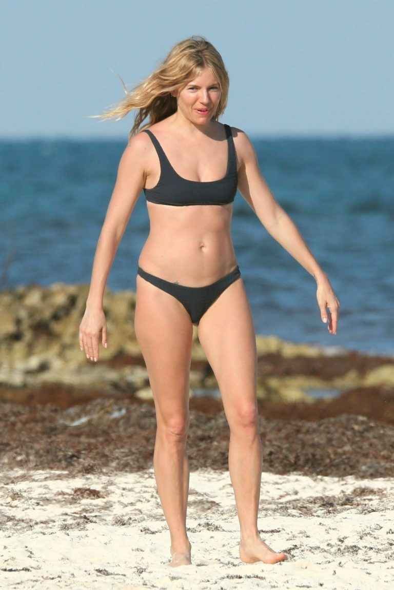 Sienna Miller en bikini à Tulum