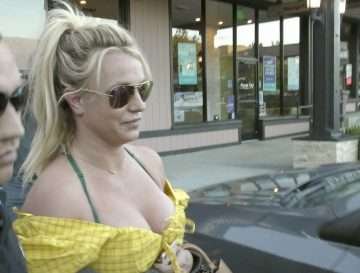 Britney Spears exhibe son décolleté à Los Angeles