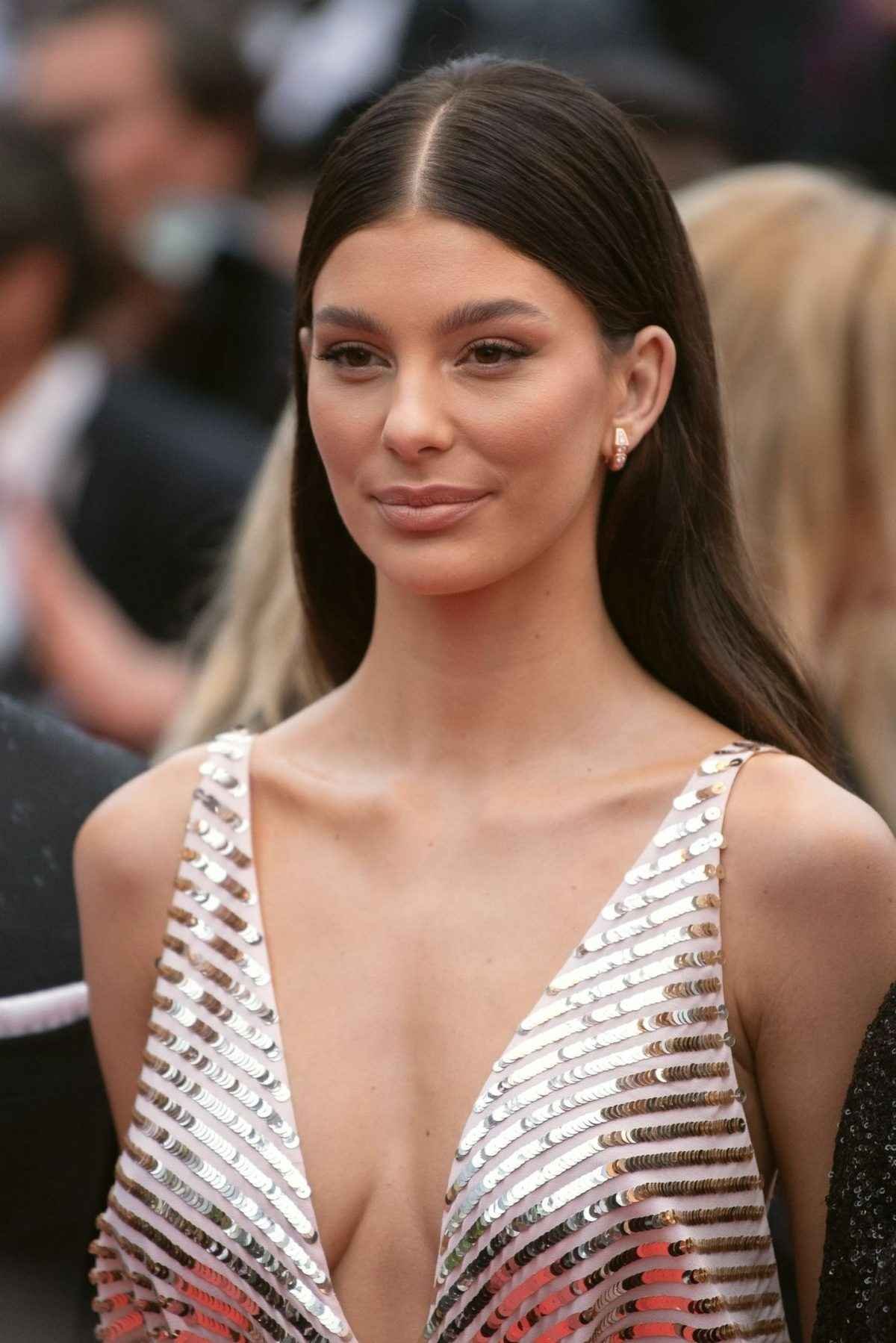 Camila Morrone ouvre le décolleté au 72eme FEstival de Cannes