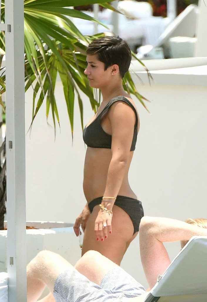 Frankie Bridge en bikini à Miami