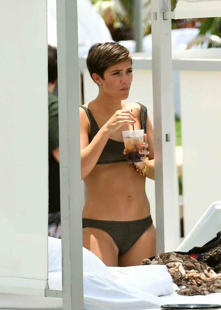 Frankie Bridge en bikini à Miami